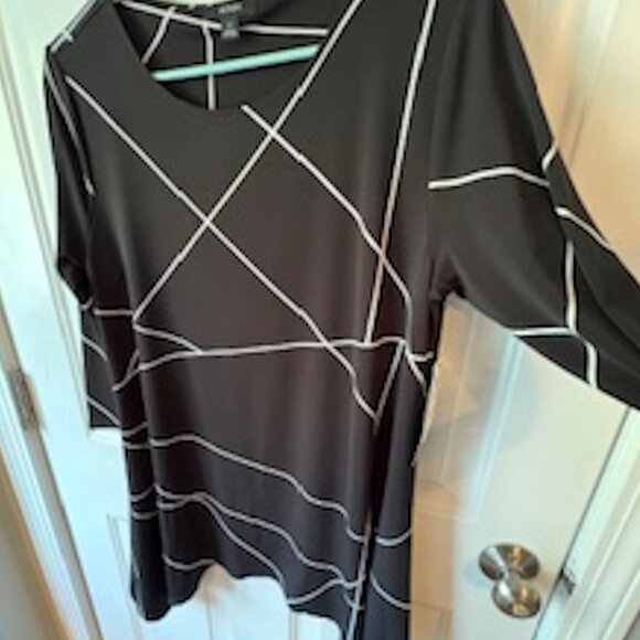 Alfani Tunic Top Womens Size M Black and White NEW WITH TAGS - Picture 3 of 9